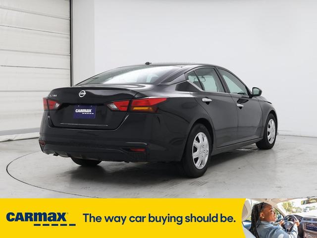 Photo of 2020 Black Nissan Altima