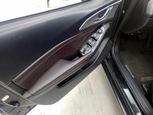 Photo of 2018 Black Mazda Mazda3