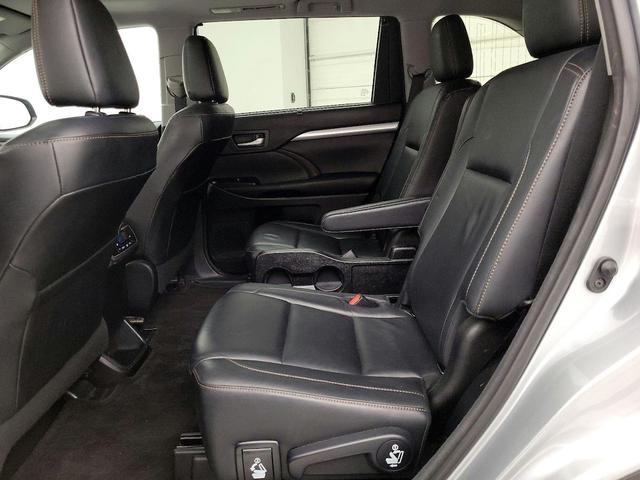 Photo of 2018 Silver Toyota Highlander