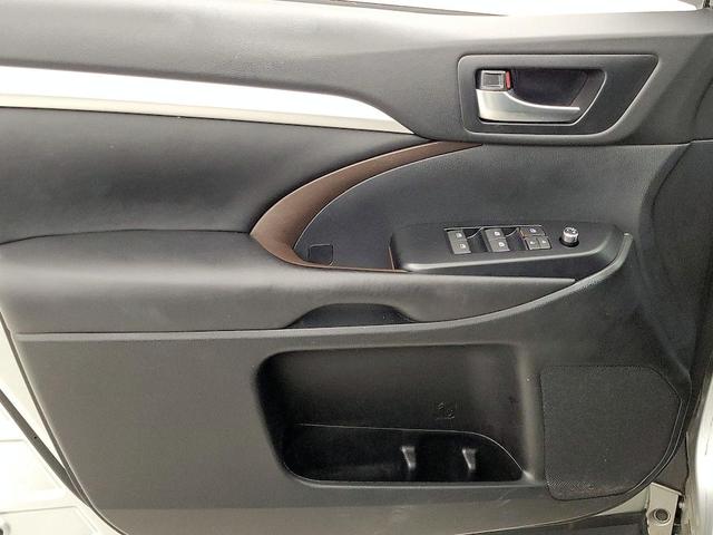 Photo of 2018 Silver Toyota Highlander