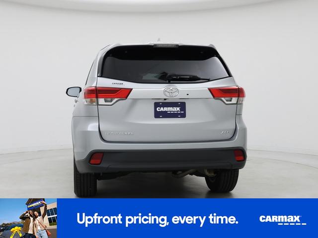 Photo of 2018 Silver Toyota Highlander