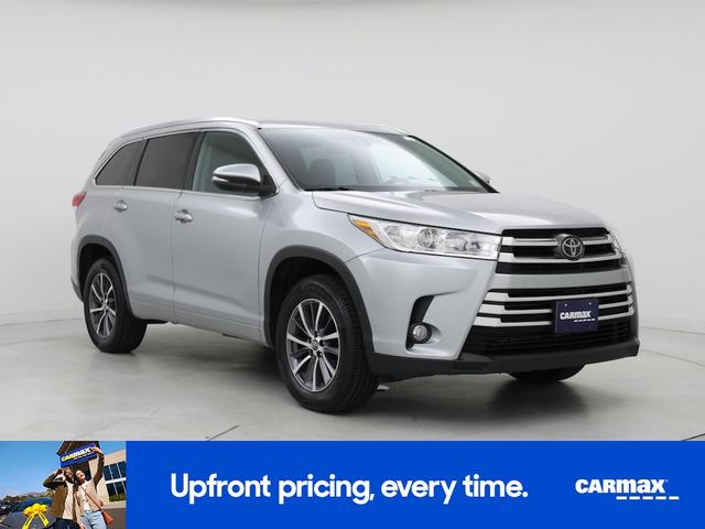 Photo of 2018 Silver Toyota Highlander