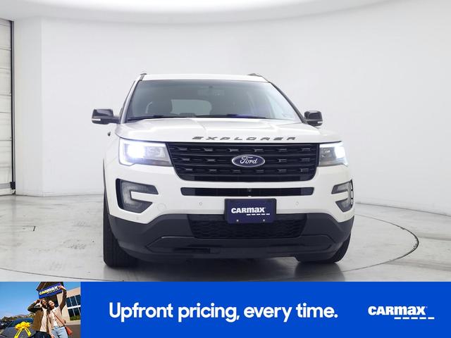 Photo of 2016 White Ford Explorer