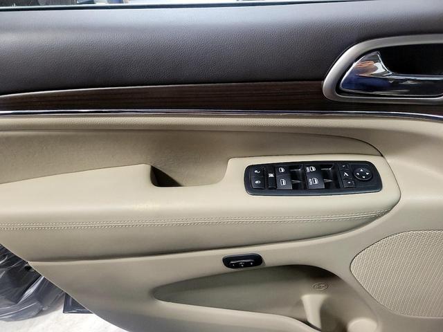Photo of 2015 Gray Jeep Grand Cherokee