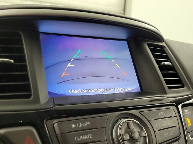 Photo of 2017 Gray Nissan Pathfinder