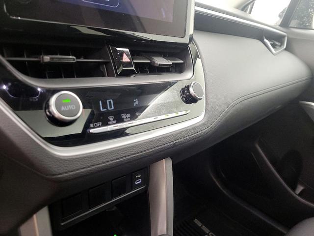 Photo of 2024 White Toyota Corolla Cross