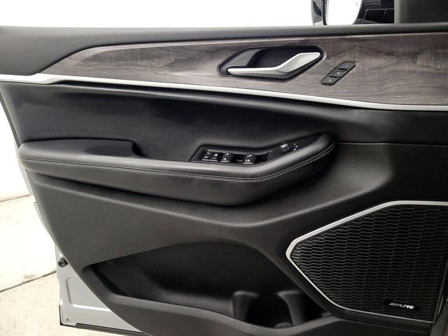 Photo of 2022 Silver Jeep Grand Cherokee L