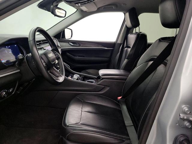Photo of 2022 Silver Jeep Grand Cherokee L