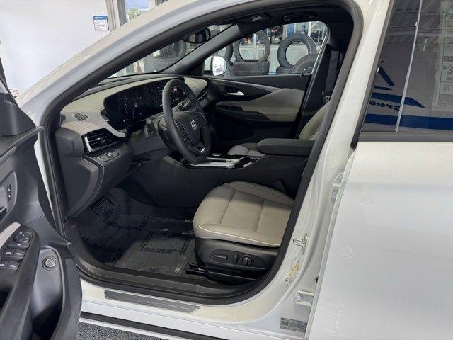 Photo of 2025 White Frost Tri-Coat Buick Envista