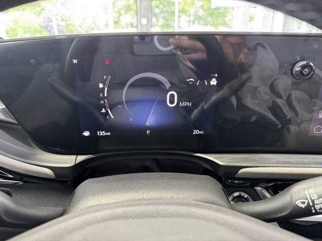 Photo of 2025 White Frost Tri-Coat Buick Envista