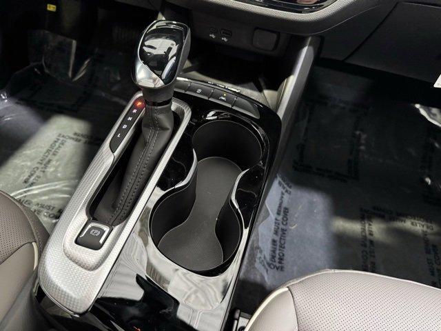 Photo of 2025 White Frost Tri-Coat Buick Envista