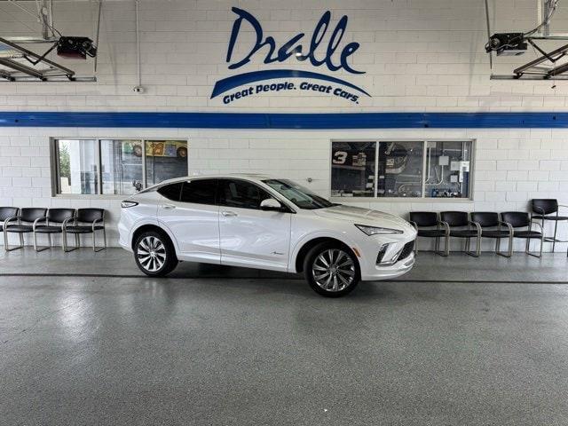 Photo of 2025 White Frost Tri-Coat Buick Envista