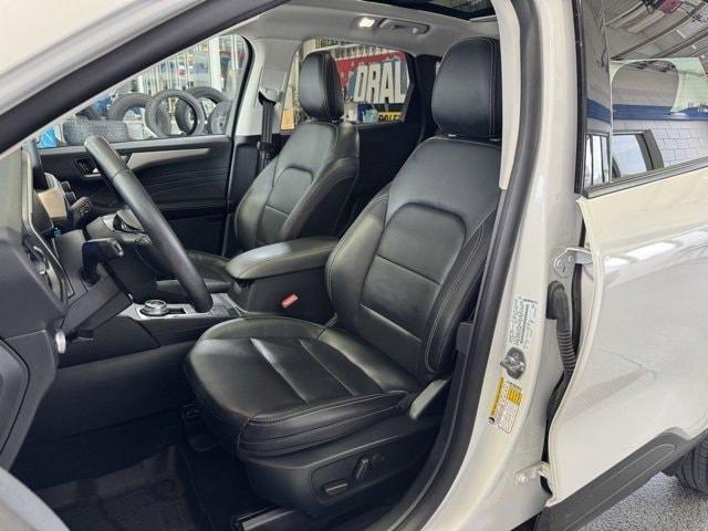 Photo of 2022 White Metallic Ford Escape