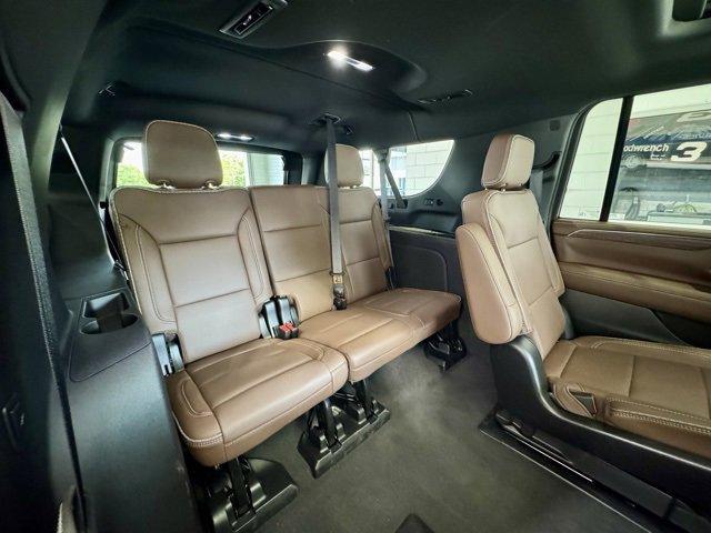 Photo of 2024 Iridescent Pearl Tricoat Chevrolet Suburban
