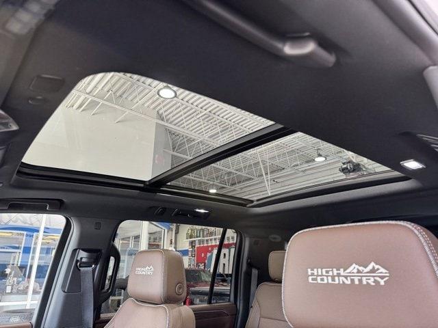 Photo of 2024 Iridescent Pearl Tricoat Chevrolet Suburban