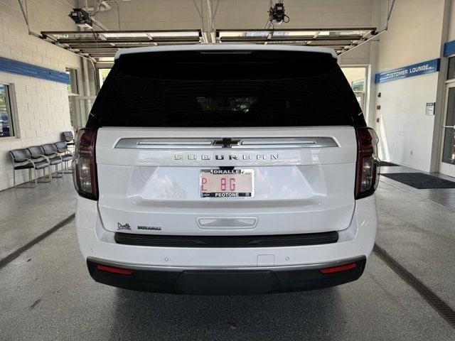 Photo of 2024 Iridescent Pearl Tricoat Chevrolet Suburban