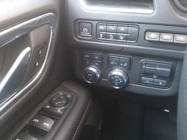 Photo of 2024 Onyx Black GMC Yukon XL