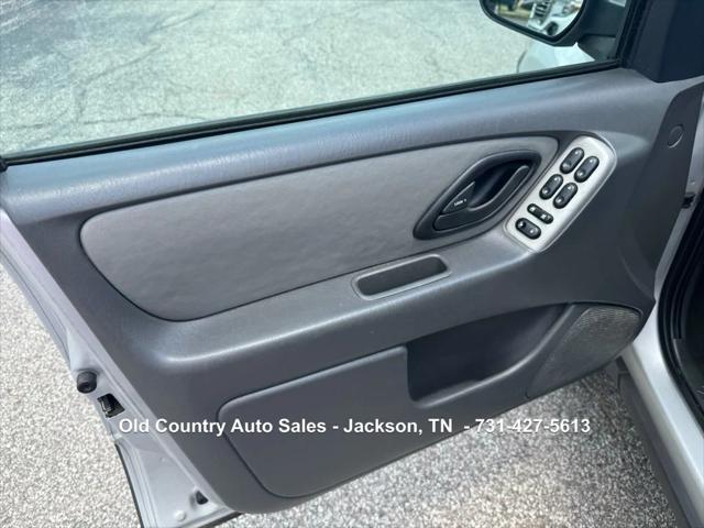 Photo of 2006 Silver Metallic Clearcoat Ford Escape