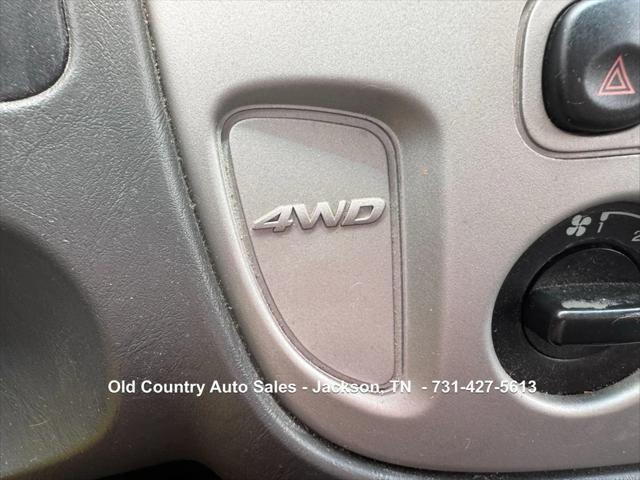 Photo of 2006 Silver Metallic Clearcoat Ford Escape