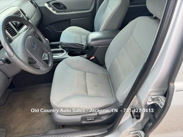 Photo of 2006 Silver Metallic Clearcoat Ford Escape