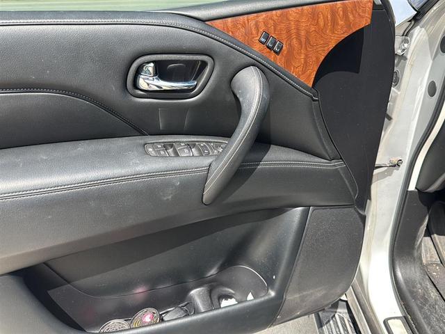 Photo of 2019 Liquid Platinum INFINITI QX80