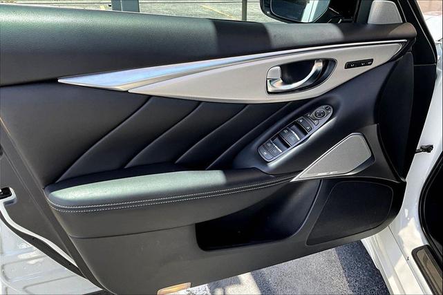Photo of 2023 Pure White INFINITI Q50