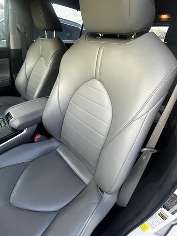 Photo of 2022 Wind Chill Pearl Toyota Highlander
