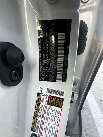 Photo of 2022 Wind Chill Pearl Toyota Highlander