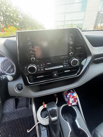 Photo of 2022 Wind Chill Pearl Toyota Highlander