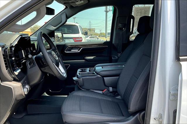 Photo of 2024 Summit White GMC Sierra 1500