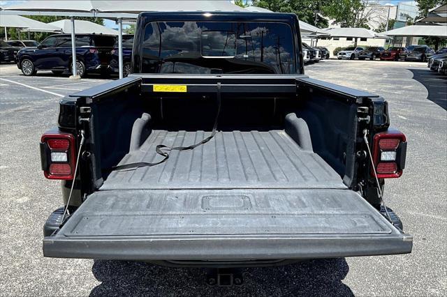 Photo of 2020 Black Clearcoat Jeep Gladiator