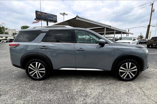 Photo of 2023 Boulder Gray Pearl Nissan Pathfinder