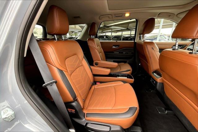 Photo of 2023 Boulder Gray Pearl Nissan Pathfinder