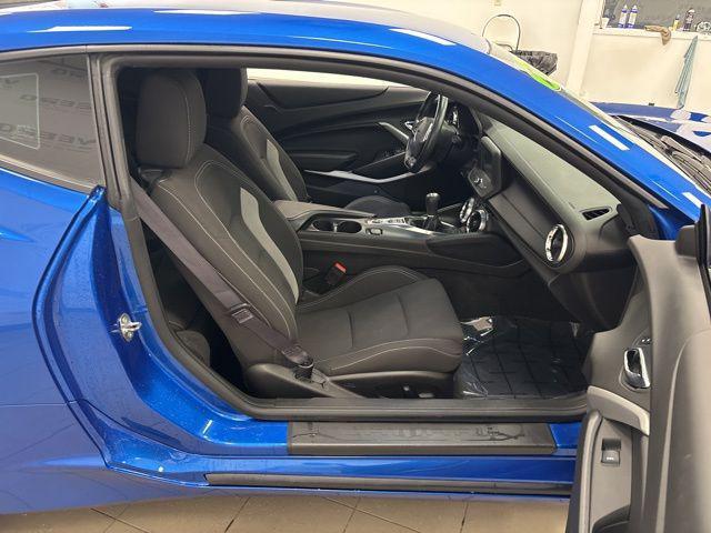 Photo of 2017 Hyper Blue Metallic Chevrolet Camaro