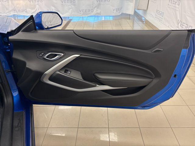 Photo of 2017 Hyper Blue Metallic Chevrolet Camaro