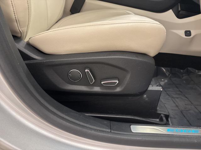 Photo of 2019 Ingot Silver Ford Edge