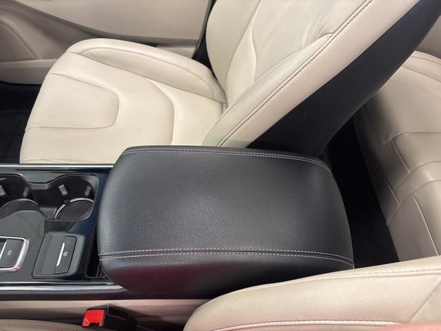 Photo of 2019 Ingot Silver Ford Edge