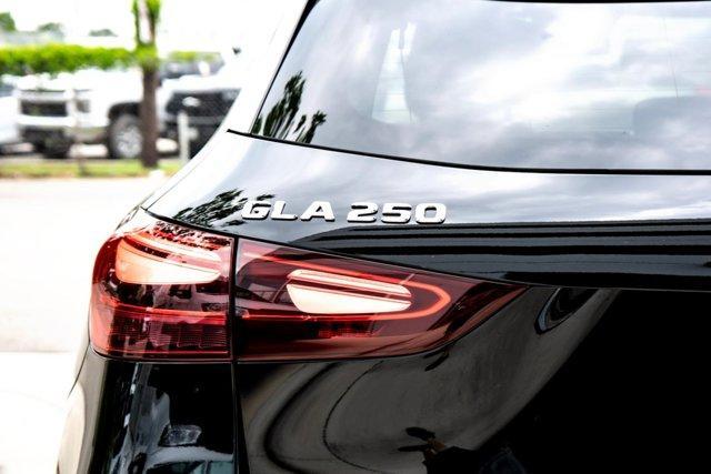 Photo of 2025 Black Mercedes-Benz GLA 250