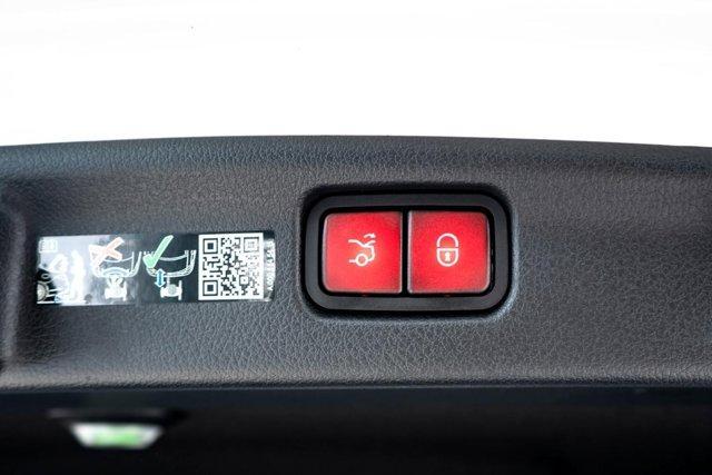 Photo of 2024 Polar White Mercedes-Benz C-Class