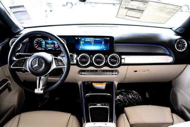 Photo of 2025 Polar White Mercedes-Benz GLB 250