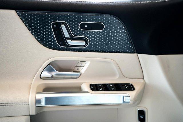 Photo of 2025 Polar White Mercedes-Benz GLB 250