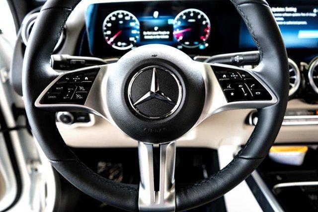 Photo of 2025 Polar White Mercedes-Benz GLB 250