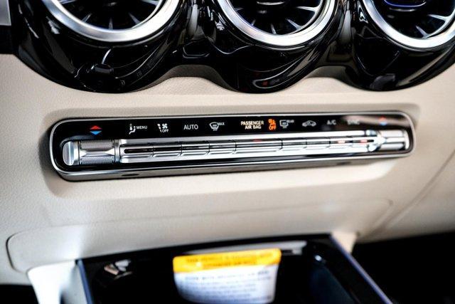 Photo of 2025 Polar White Mercedes-Benz GLB 250