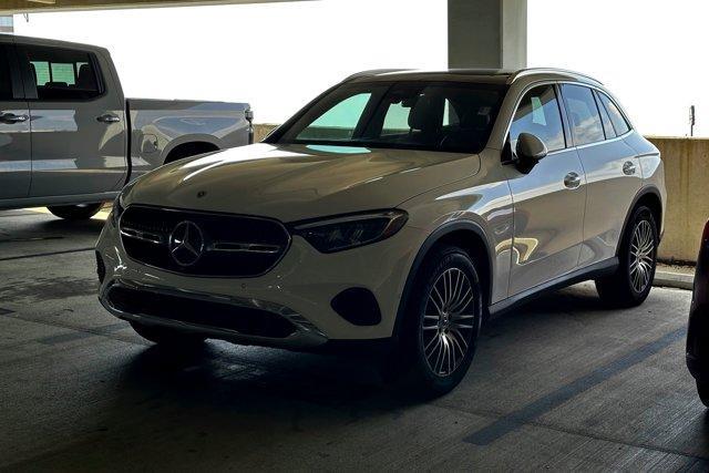 Photo of 2025 Polar White Mercedes-Benz GLC 300