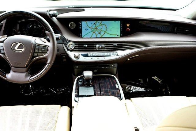 Photo of 2020 Eminent White Pearl Lexus LS 500