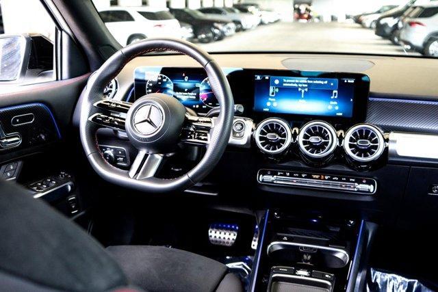 Photo of 2025 Polar White Mercedes-Benz GLB 250