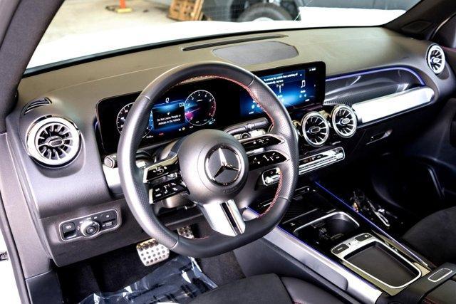 Photo of 2025 Polar White Mercedes-Benz GLB 250