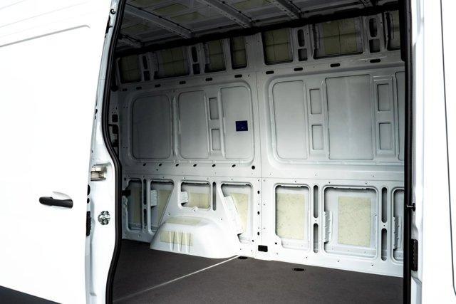 Photo of 2025 Arctic White Mercedes-Benz Sprinter 2500