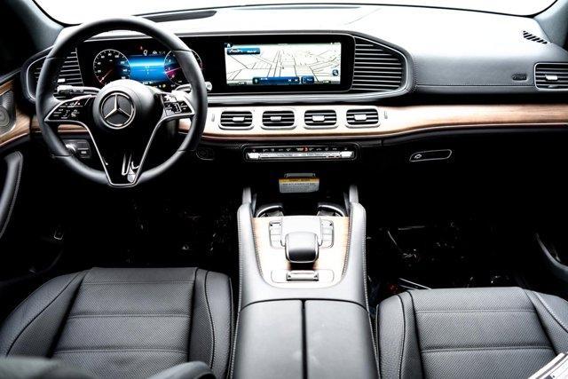 Photo of 2025 Obsidian Black Mercedes-Benz GLE 580