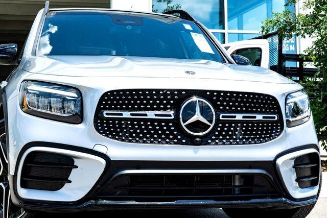 Photo of 2025 Silver Metallic Mercedes-Benz GLB 250